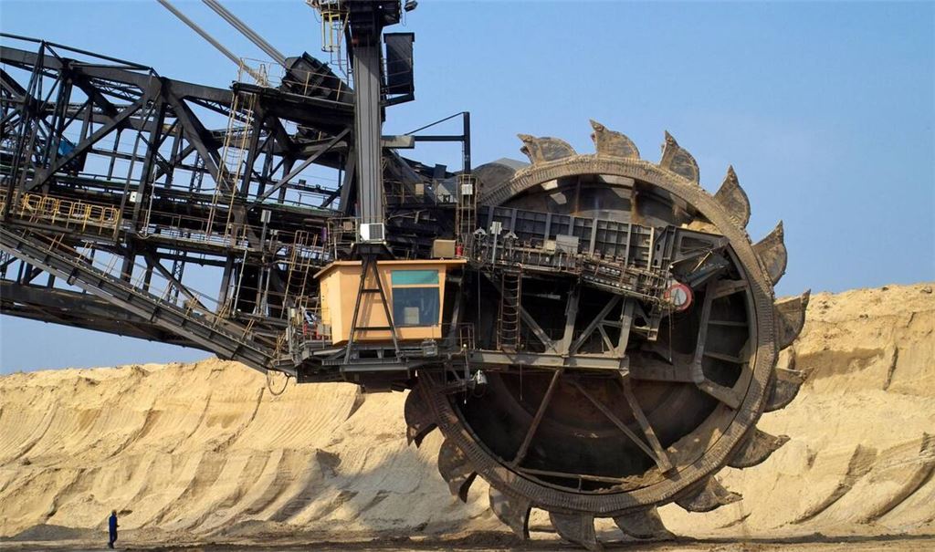 Mensch und Maschine im Braunkohlerevier der Lausitz