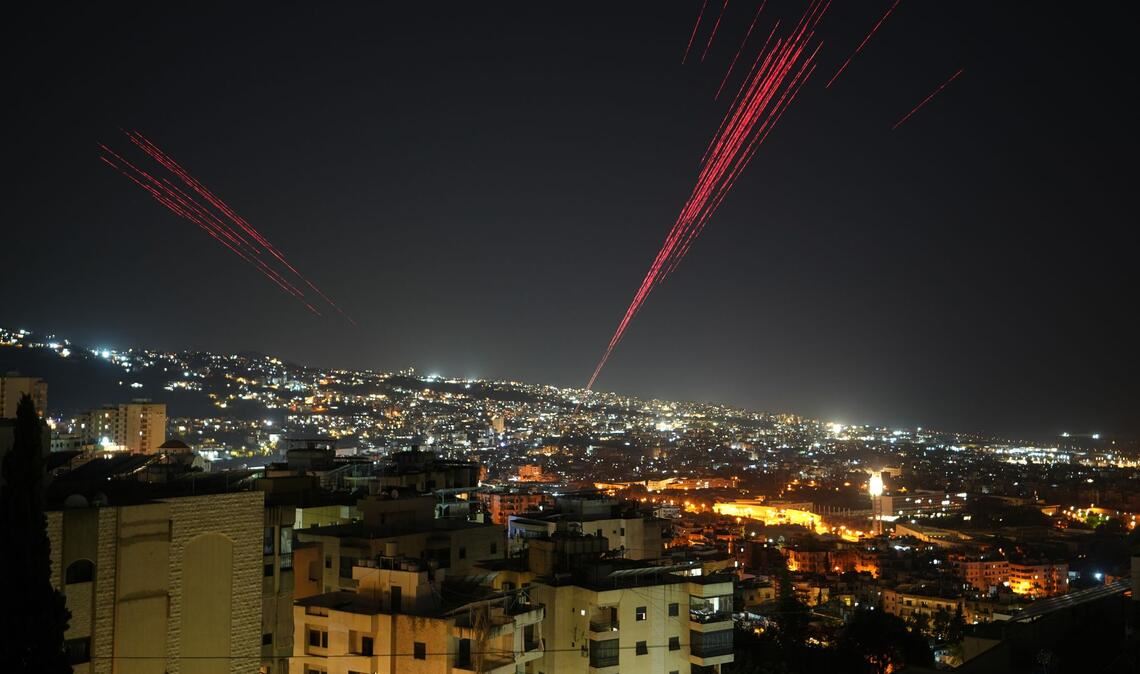 Menschen in Beirut jubeln vor Freude.