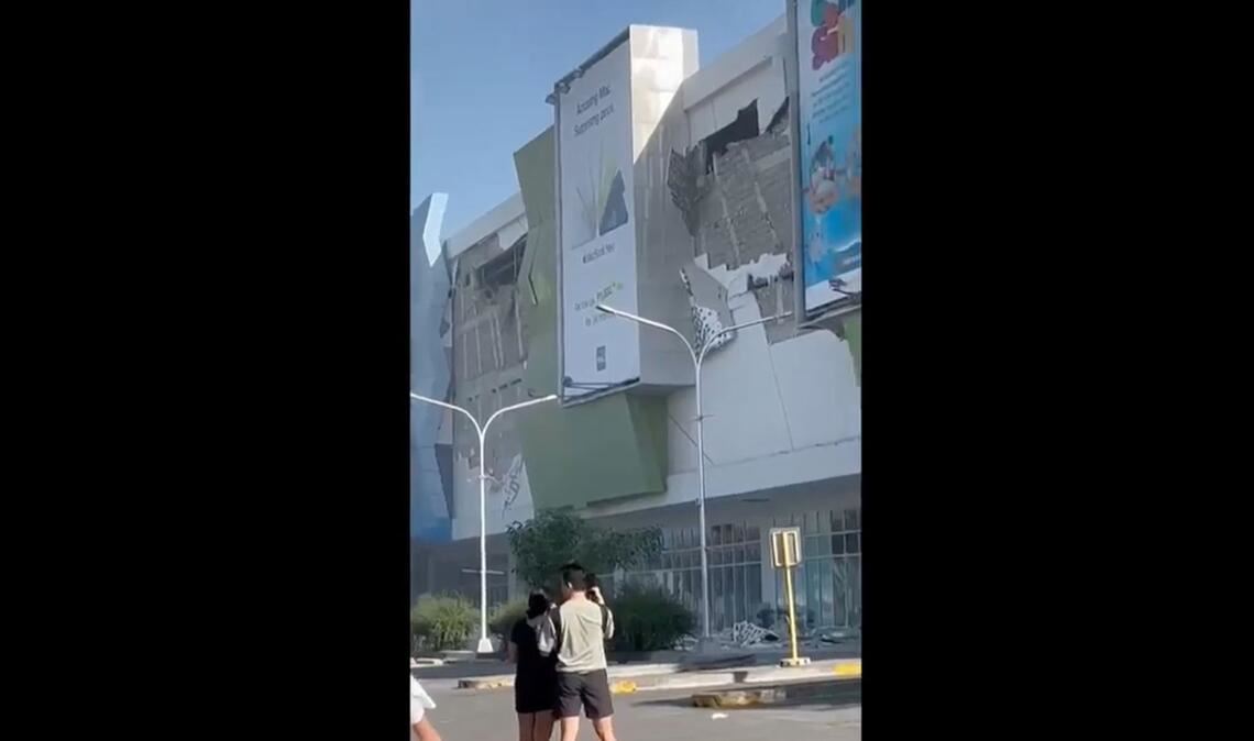Menschen liefen in Panik auf die Straßen.