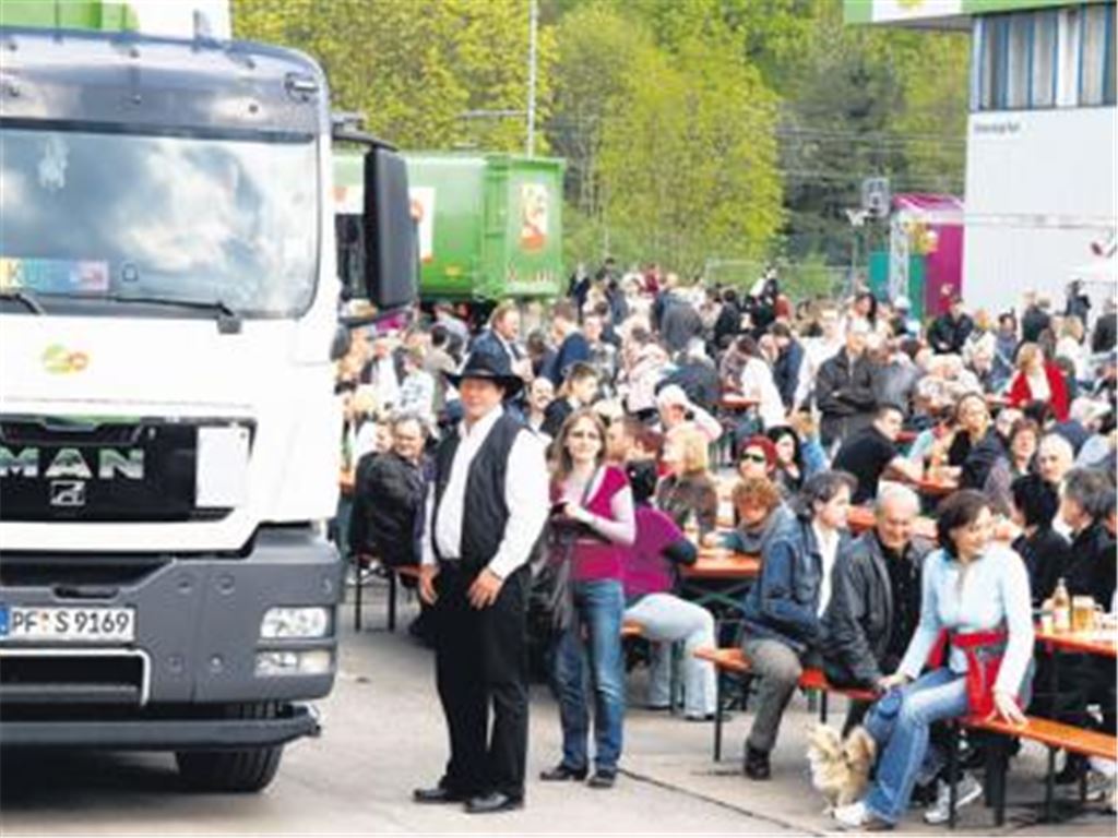 Menschen und Maschinen: Nicht zuletzt der Fuhrpark des Entsorgungsunternehmens steht beim Tag der offenen Tür im Blickpunkt.
Foto: Appich