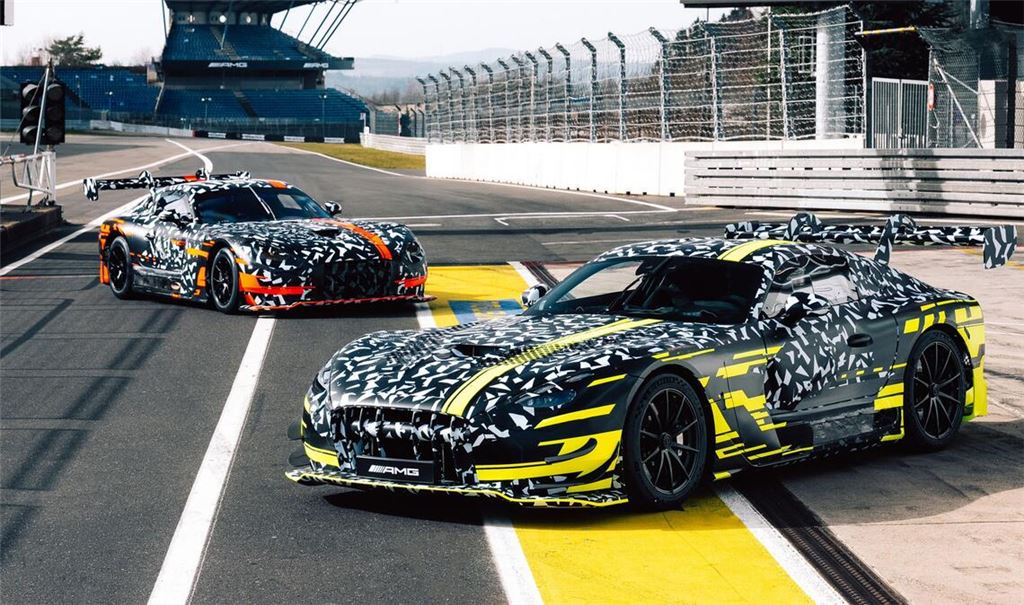 Mercedes-AMG kündigt neuen GT3 (links) und Black Series Modelle an.