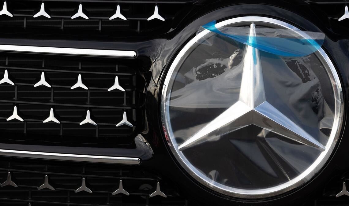 Mercedes-Benz muss erneut einen Absatzrückgang bei den Pkw hinnehmen: 2025 waren es im ersten Quartal  446 300. In diesem Jahr sind es 419 400.