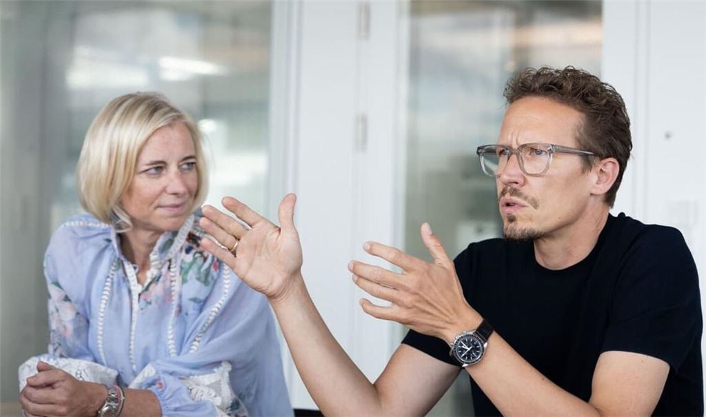 Mercedes-Vertriebsvorstand Mathias Geisen und die PR- und Kommunikationschefin Christina Schenck.