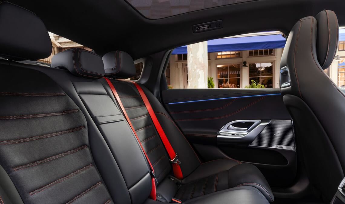 Mercedes bewirbt „das besondere Raumgefühl“ der C-Klasse.