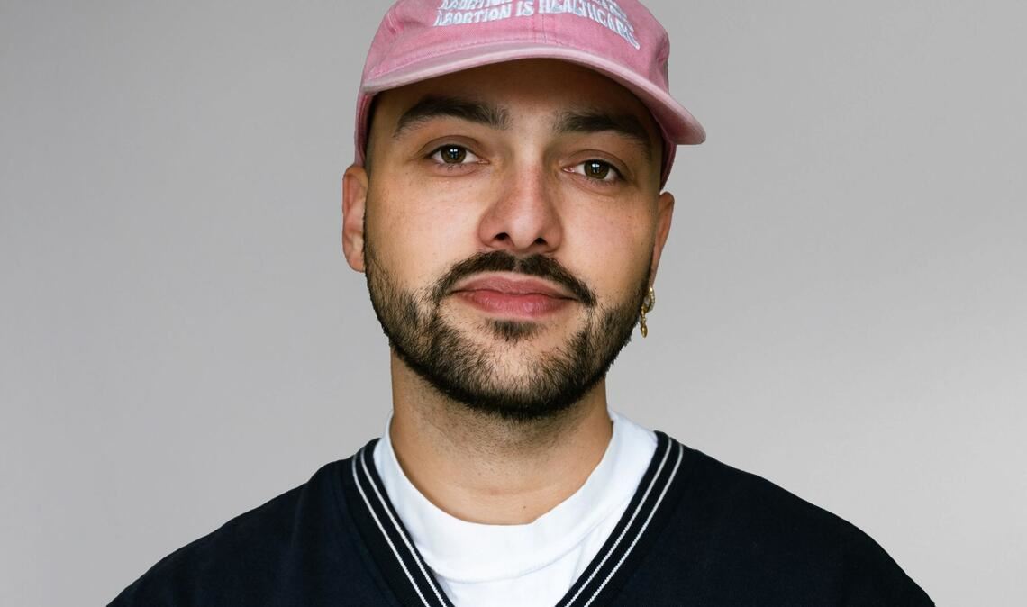 Mertcan Usluer setzt sich für Gerechtigkeit in der Medizin ein.