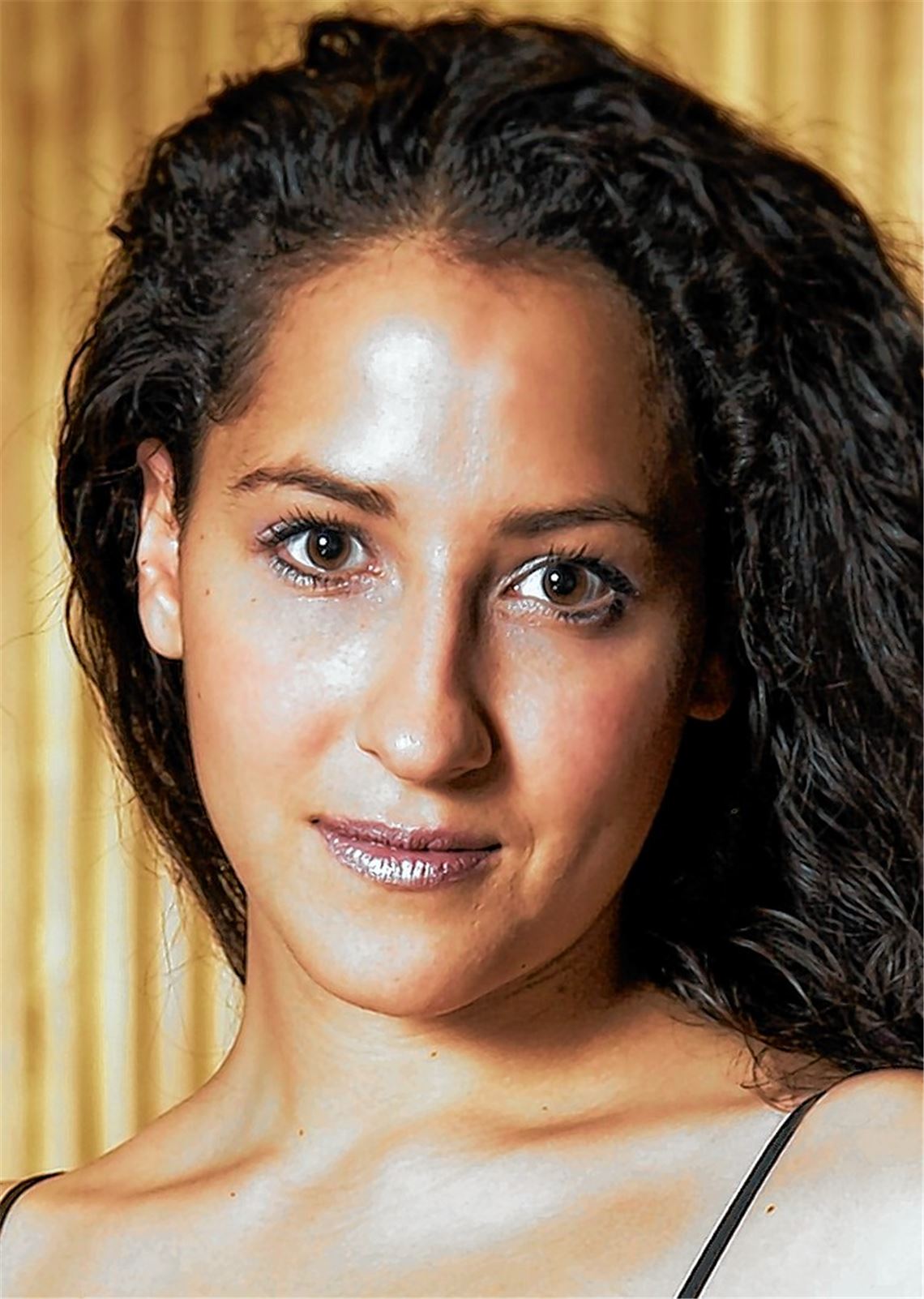 Meryem Natalie Akdenizli.