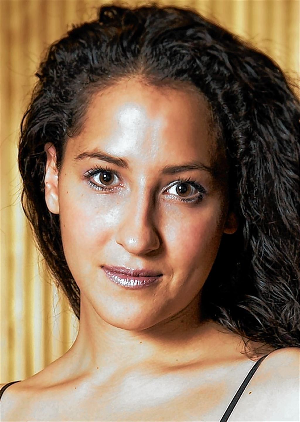 Meryem Natalie Akdenizli.