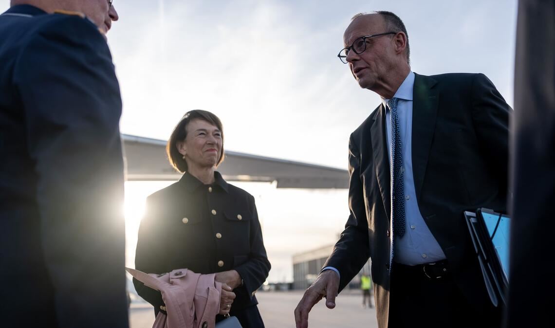 Merz' Frau Charlotte war bislang beim G7-Gipfel und bei der Amtseinführung des Papstes in Rom dabei.