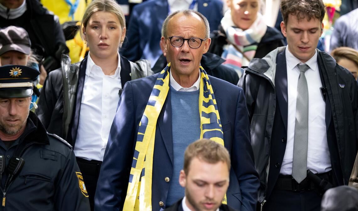 Merz wagte sich in Würzburg auch unters Volk.