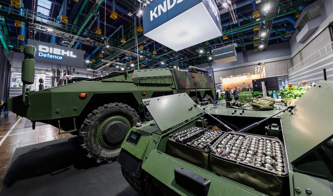 Messestand von KNDS bei der Nürnberger Fachmesse Enforce Tac.