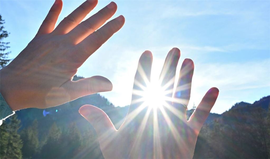 Meteorologen warnen vor gefährlichen UV-Strahlen in weiten Teilen Deutschlands (Symbolbild).