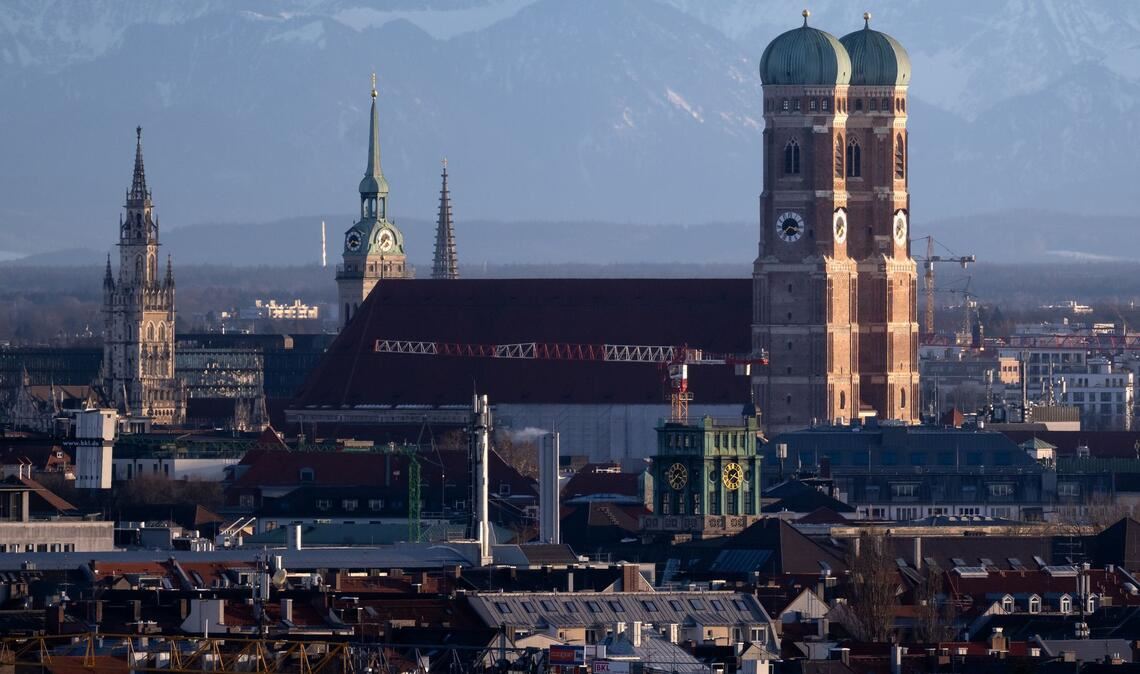 Metropolen wie München bieten viele Jobmöglichkeiten, aber das Wohnen dort ist teuer.