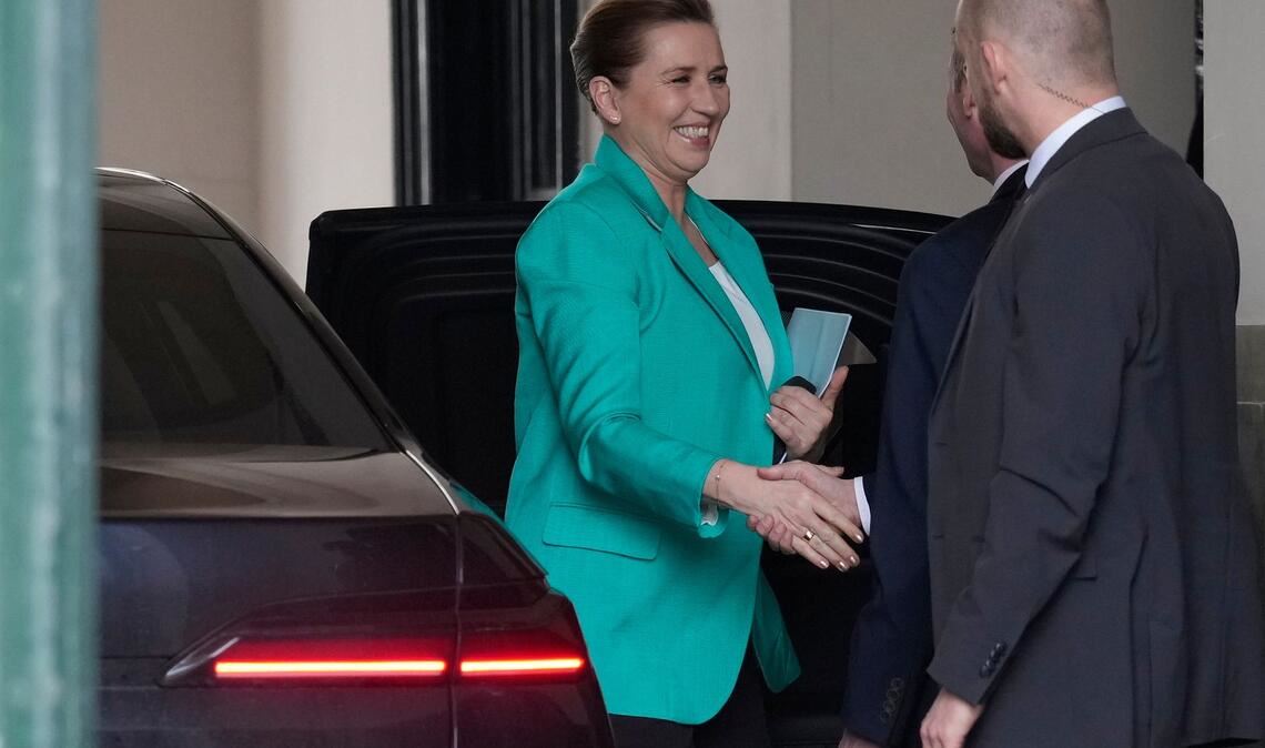 Mette Frederiksen hat den Rücktritt ihrer Regierung am dänischen Hof eingereicht.