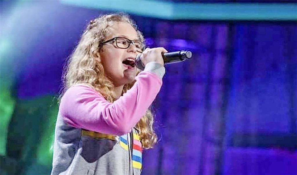Mia Kühner aus Schmie ist bei den „Voice Kids“ auf Sat1 mit im Rennen. Foto: privat/Sat1