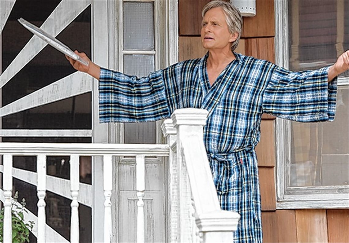 Michael Douglas muss sich in seiner Rolle als Oren Little unverhofft um seine Enkelin kümmern.