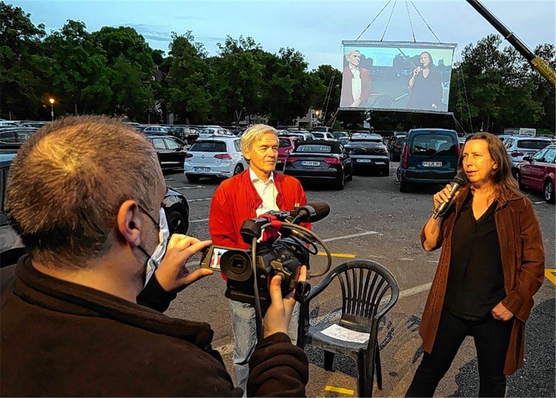Autokino-Premiere stößt auf großes Interesse