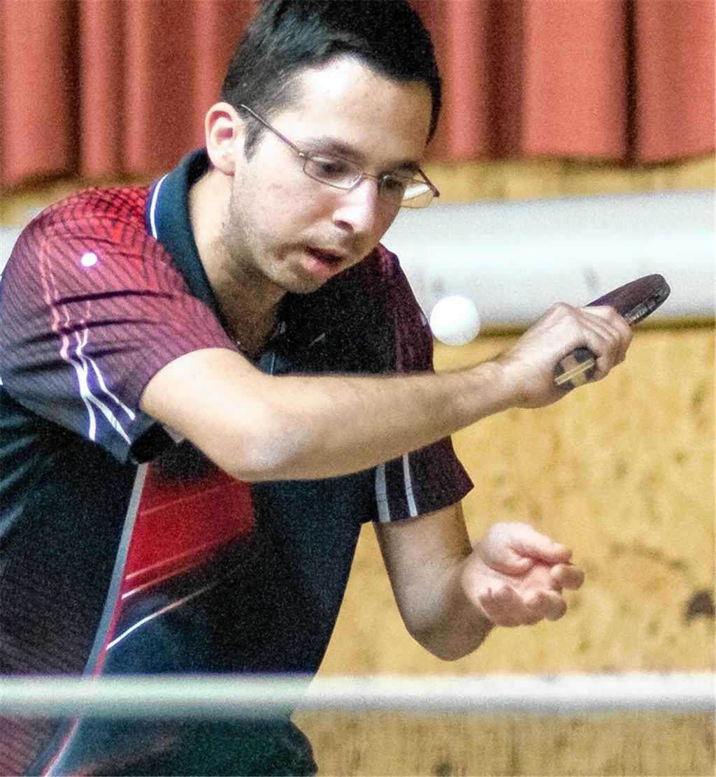 Michael Grimmeisen gewinnt gegen Spitzenreiter Hemmingen ein Einzel, trotzdem verliert Großglattbach mit 3:9l Foto: Zschorsch