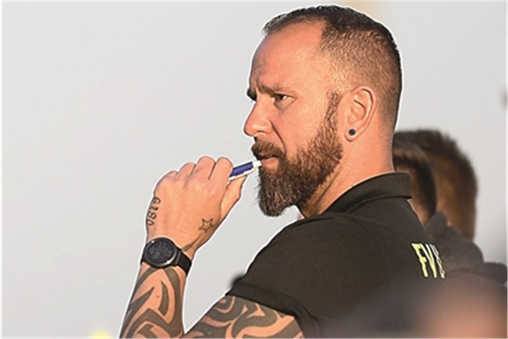 Michael Horntrich ist seit 2016 Trainer des FV Lienzingen und hört nun auf. Archivfoto: Schüller