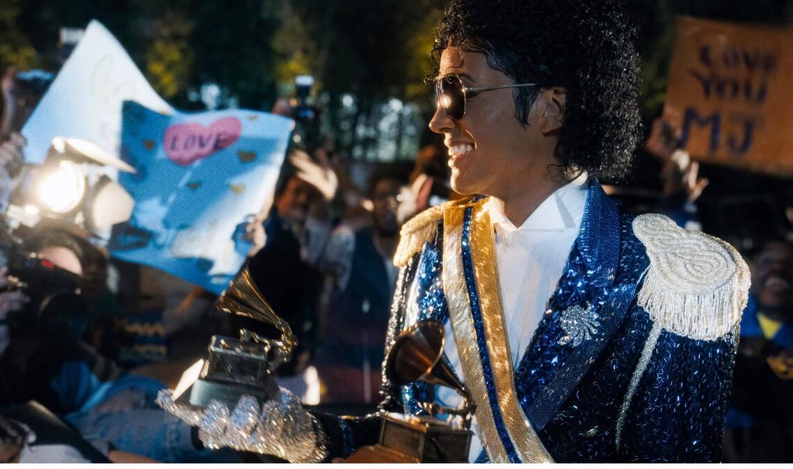 Michael Jackson auf einem der Höhepunkte seiner Karriere, im Musikfilm „Michael“ gespielt von Jafaar Jackson.