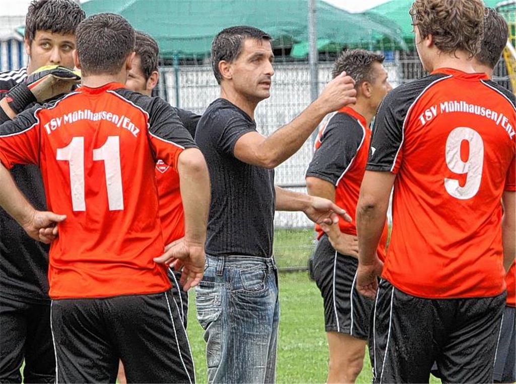 Michael Leimbert (Mitte), hier beim Stadtturnier Anfang August, tritt als Trainer des TSV Mühlhausen zurück. Foto: Eigner
