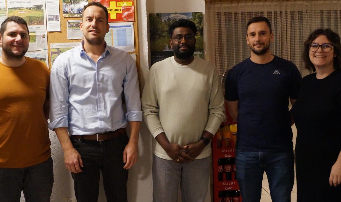 Michael Ruggaber (Festwirt Sportfreunde Mühlacker; v.li.), Daniel Veil (Technoliebe Mühlhausen, dort zweiter Vorsitzender), Jonathan Thangavelautham (neuer Vorsitzender der Arbeitsgemeinschaft, Festausschuss Sportfreunde Mühlacker), Philipp Rank (Vorsitzender TSV Großglattbach), Jacqueline Geiger (Schatzmeisterin Sender City e.V.).