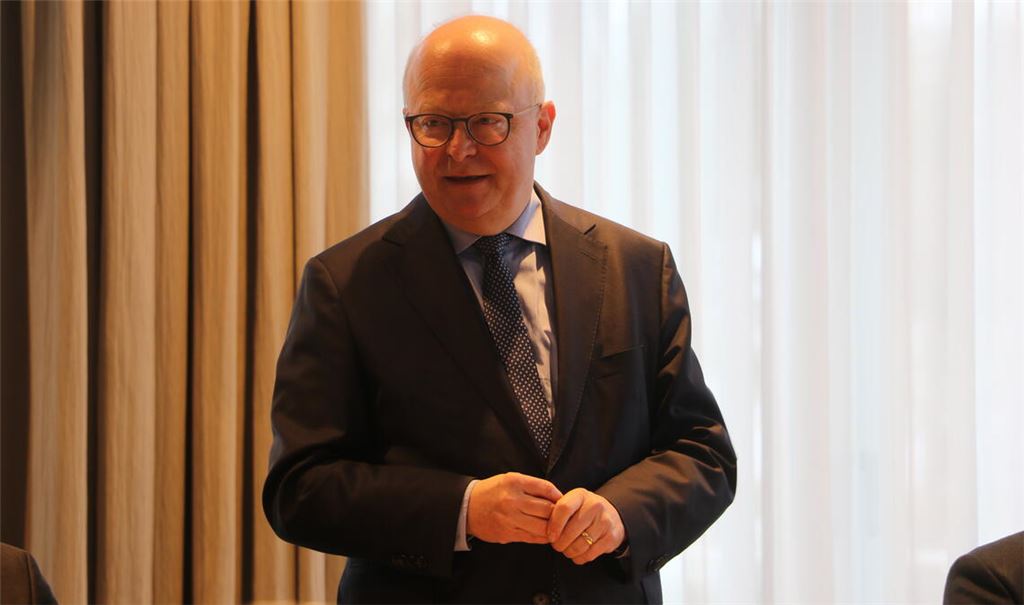 Michael Theurer spricht in Niefern über die Bedeutung der Preisstabilität. Foto: Deeg