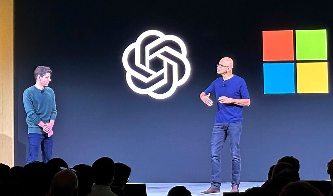 Microsoft-Chef Satya Nadella (rechts im Bild) war ein früher Unterstützer von OpenAI und des Mitgründers Sam Altman. (Archivbild)