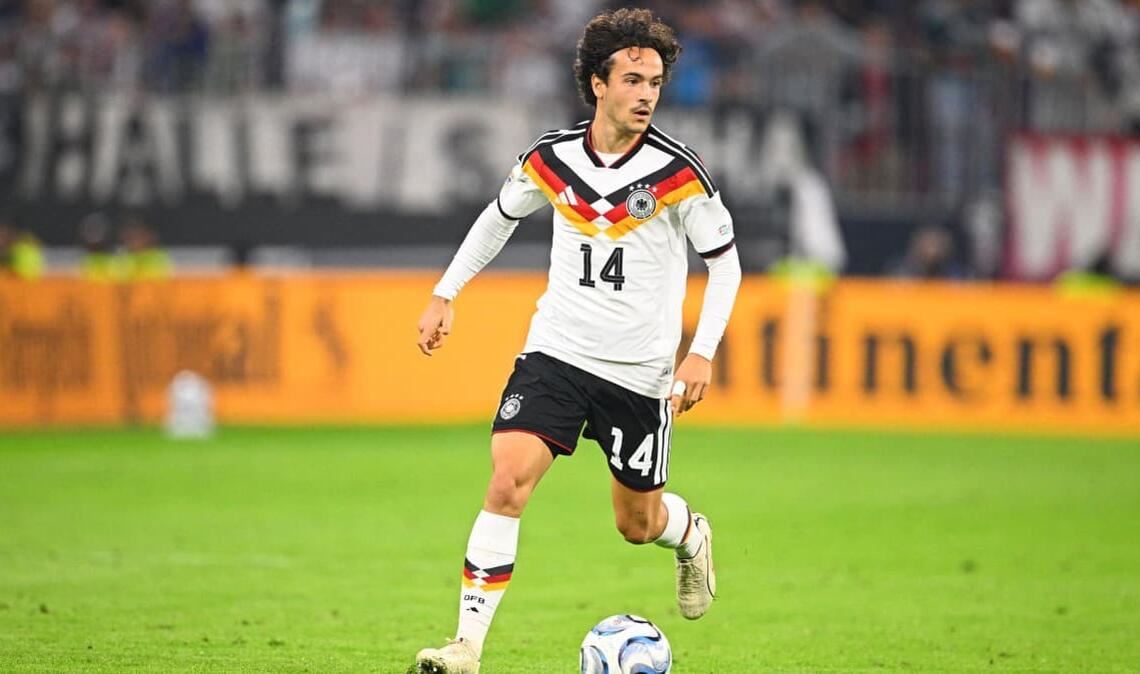 Mika Baur (Note 3): Der ehemalige Jugendspieler des VfB Stuttgart, jetzt bei Celtic Glasgow aktiv, durfte sich seinen großen Traum erfüllen und kam mit der Einwechslung in der 77. Minute zu seinem ersten Länderspiel. Ohne entscheidende Akzente.