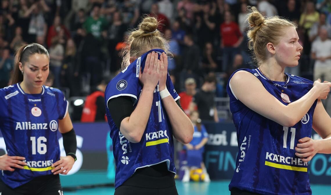 Mikala Mogensen, Pia Kästner, Pauline Martin: Die Enttäuschung bei den Stuttgarter Volleyballerinnen war nach dem verlorenen Pokalendspiel riesig.