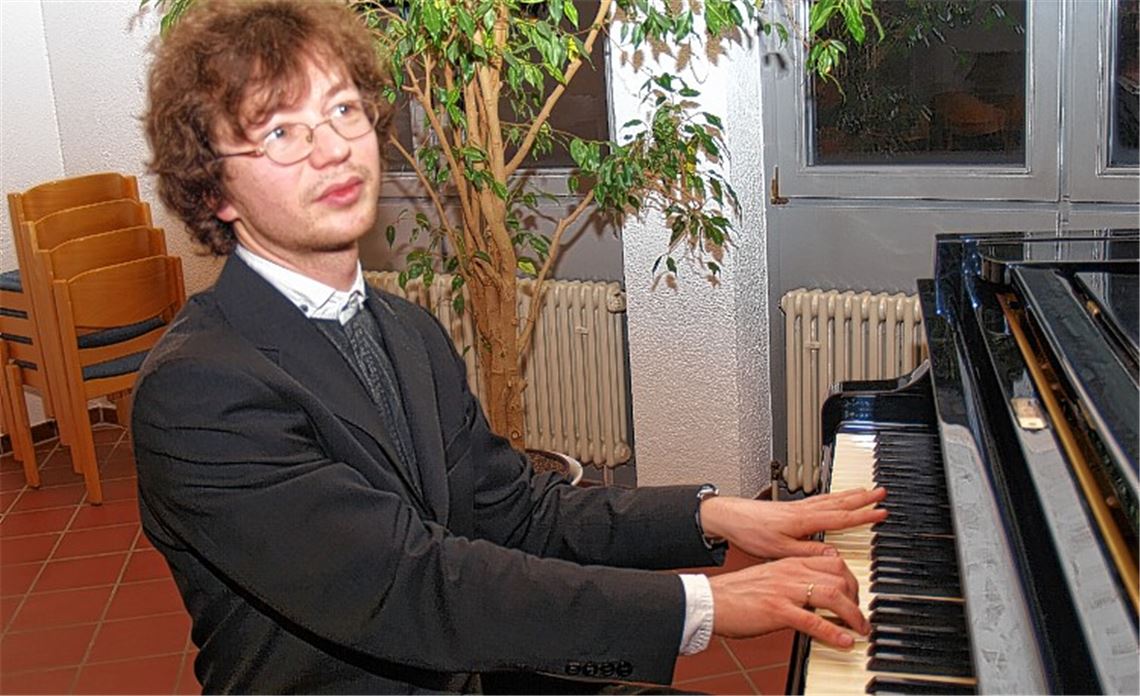 Mikhail Mordvinov zeigt sich in Knittlingen als Virtuose und stilsicherer Interpret.