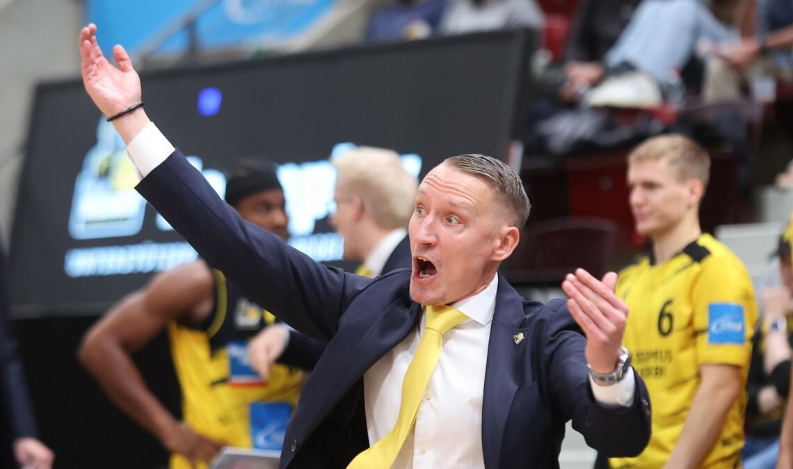 Mikko Riipinen kann mit dem Auftritt seiner Riesen nicht zufrieden sein.