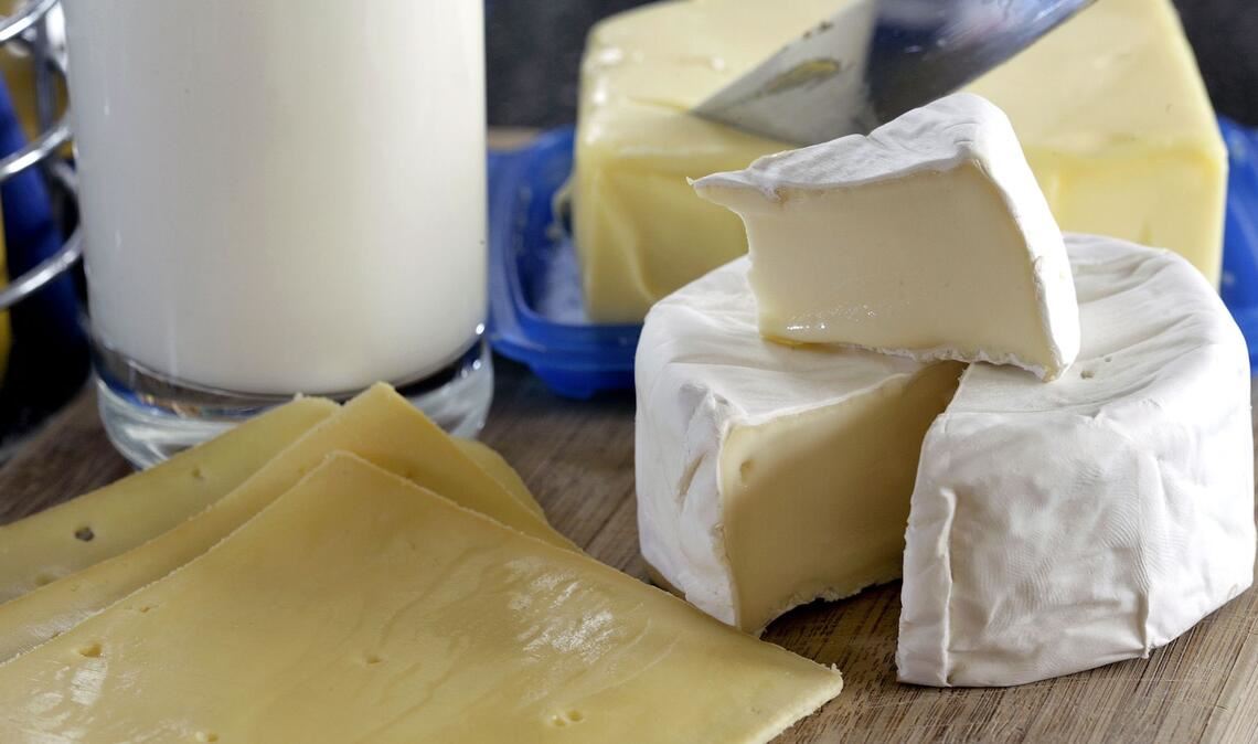 Milchprodukte stehen in Deutschland nach wie vor häufig auf dem Frühstücktisch. (Archivbild)