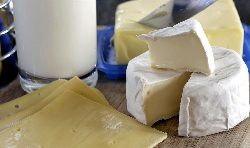 Milchprodukte stehen in Deutschland nach wie vor häufig auf dem Frühstücktisch. (Archivbild)