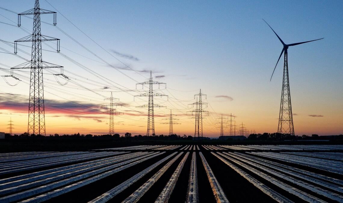Milliardenteure Entschädigungen für die Abregelung von Wind- und Solaranlagen sollen nach einem Gesetzentwurf sinken. (Symbolbild)