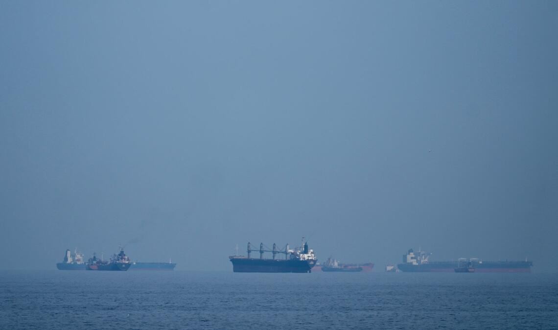 Mindestens 50 Schiffe deutscher Reedereien sollen im Golf festsitzen. (Archivbild)