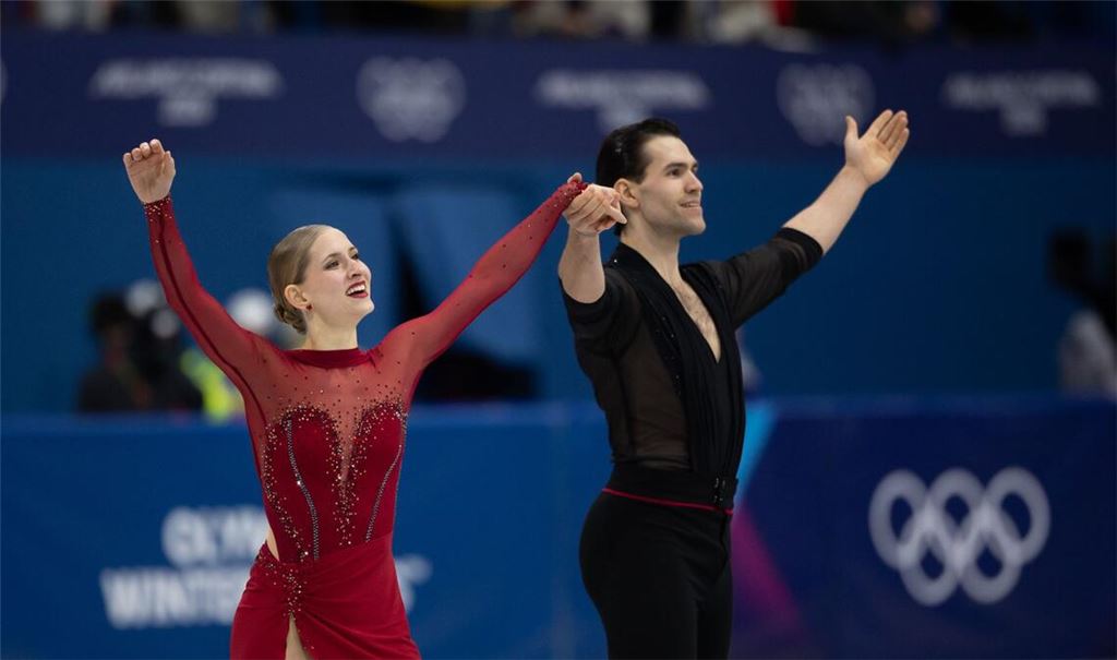 Minerva Hase und Nikita Volodin gewinnen Bronze bei den Olymischen Winterspielen.
