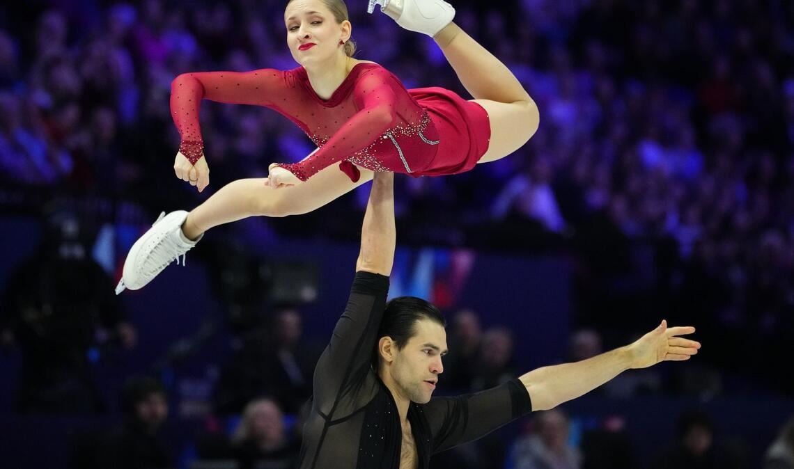 Minerva Hase und Nikita Volodin liegen bei der Eiskunstlauf-WM nach dem Kurzprogramm in Führung.