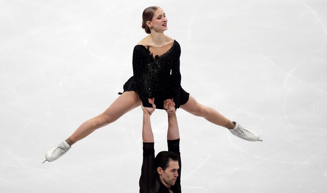 Minerva Hase und Nikita Volodin liegen nach dem Kurzprogramm bei der EM auf dem zweiten Platz.