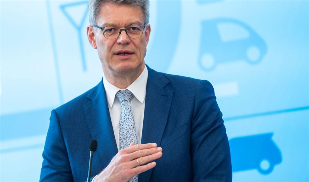 Minister Schnieder: "Mobilität darf kein Privileg sein."