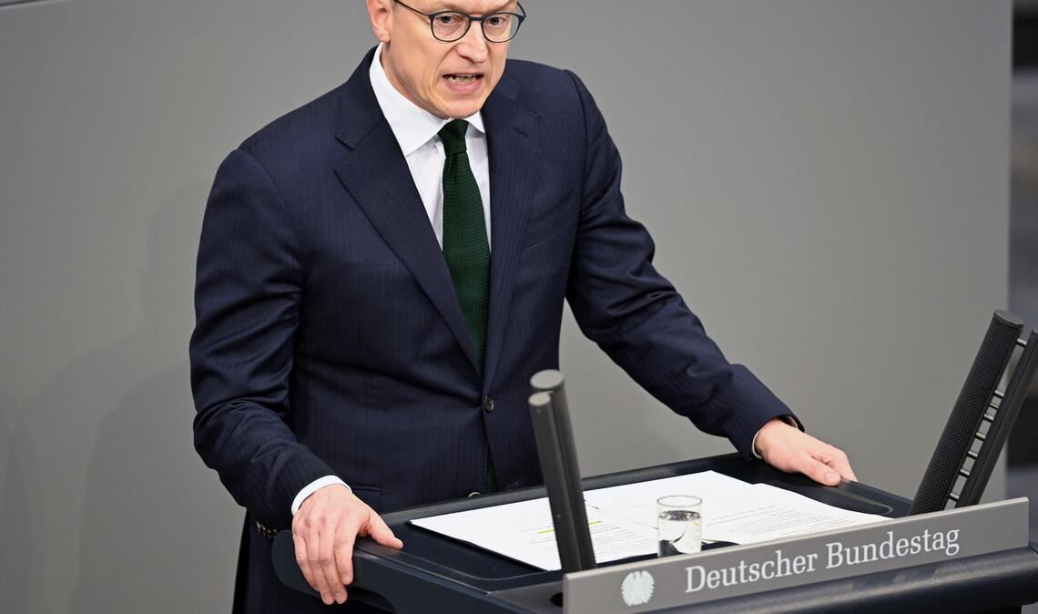 Minister Wildberger: KI wird Programmierer und Callcenter-Beschäftigte ersetzen. (Archivbild)