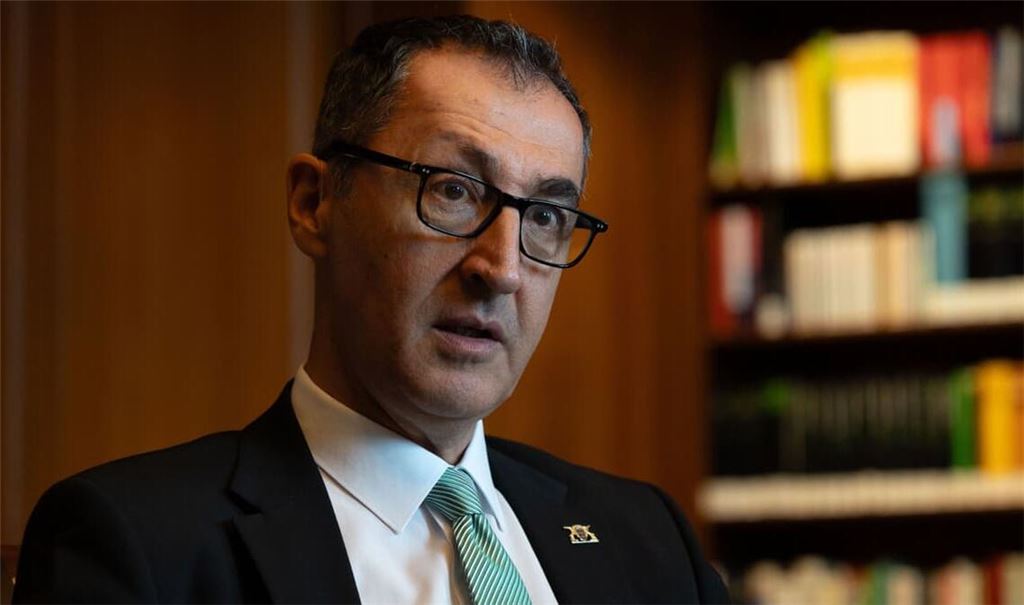 Ministerpräsident Cem Özdemir muss seinen Dienstwagen am Ende des Jahres abgeben.