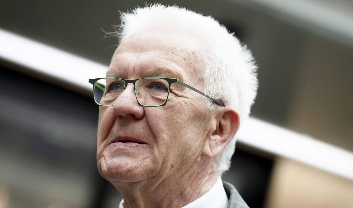 Ministerpräsident Kretschmann hält an Friedhofspflicht fest. (Archivbild)