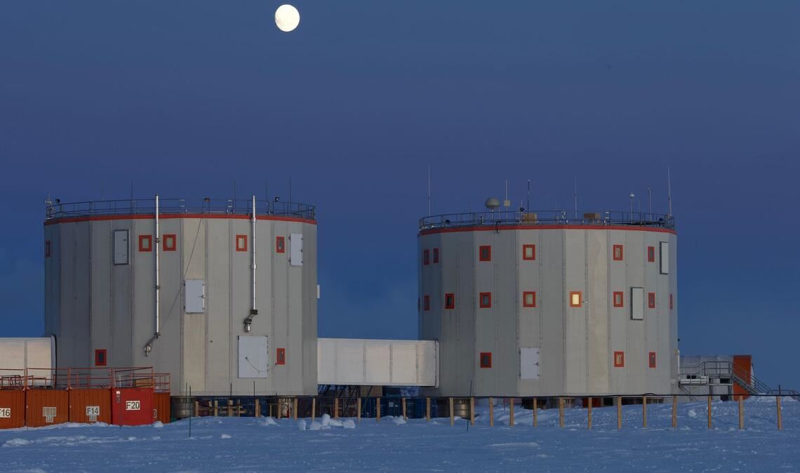 Misstrauen und Konflikte verstärken sich über die Dauer der Isolation.