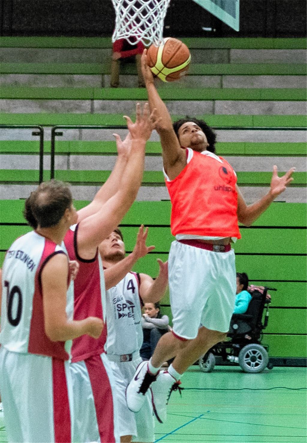 Mit 25 Punkten ist Joel Filiberto Marmolejos Canario (re.) Topscorer für Mühlacker. Foto: Zschorsch