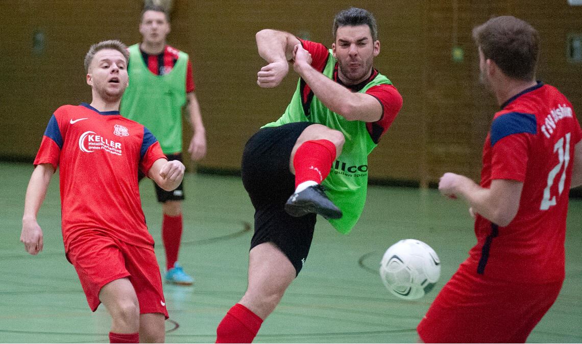 Mit 4:0 schlagen die Sportfreunde Mühlacker den TSV Ötisheim - fürs Halbfinale r...