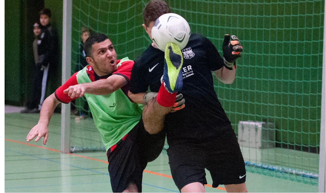 Mit 4:0 schlagen die Sportfreunde Mühlacker den TSV Ötisheim - fürs Halbfinale r...
