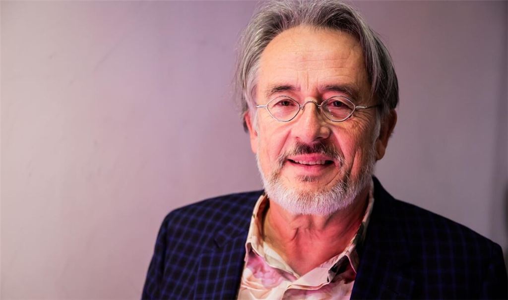 Mit 66 Jahren, da fängt das Leben an: Gert Scobel bleibt auch als Rentner aktiv bei Youtube. (Archivbild)