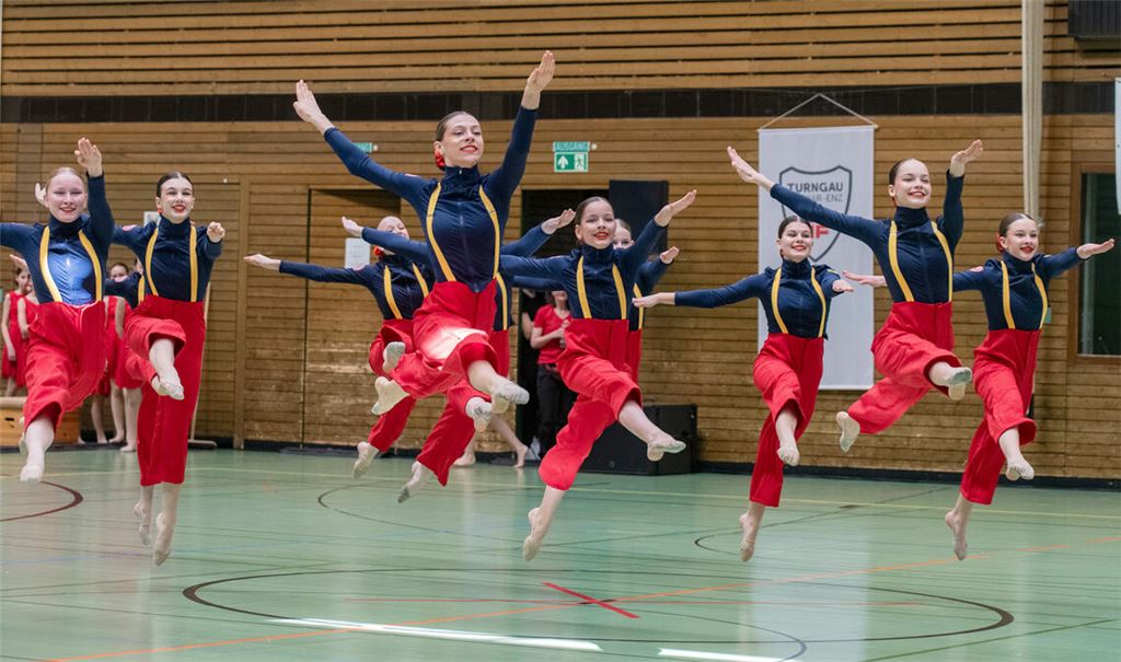 Mit Anmut und Tanzästhetik eröffnen die Diamond Girls des TV Nellingen den 9. Neckar-Enz-Cup in der Mühlacker Enztal-Sporthalle.