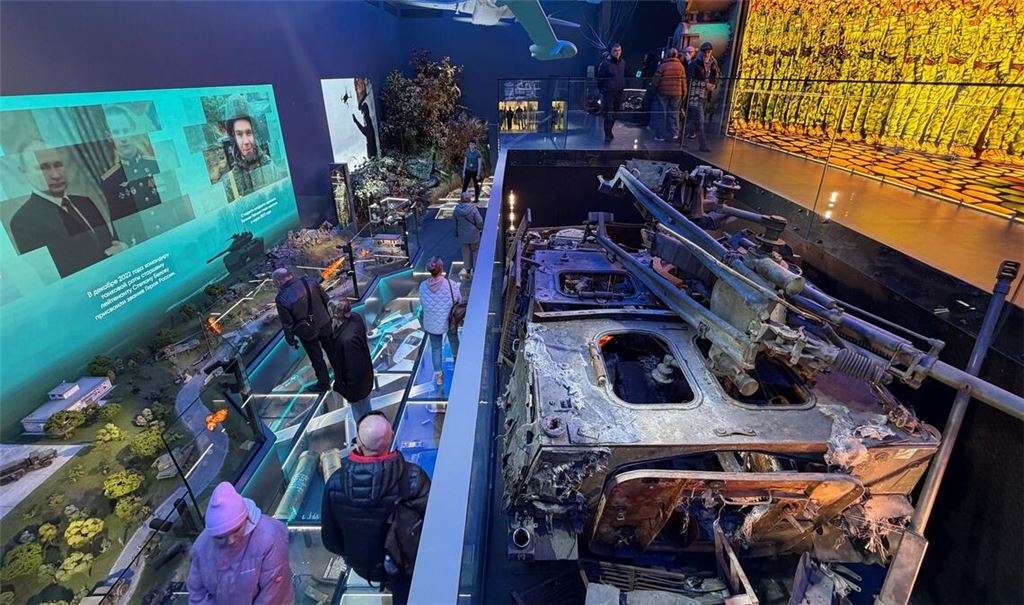 Mit Ausstellungen zum Angriffskrieg gegen die Ukraine will Russlands Machtapparat auch Akzeptanz schaffen für die Soldaten, die wieder in die Gesellschaft zurückkehren.