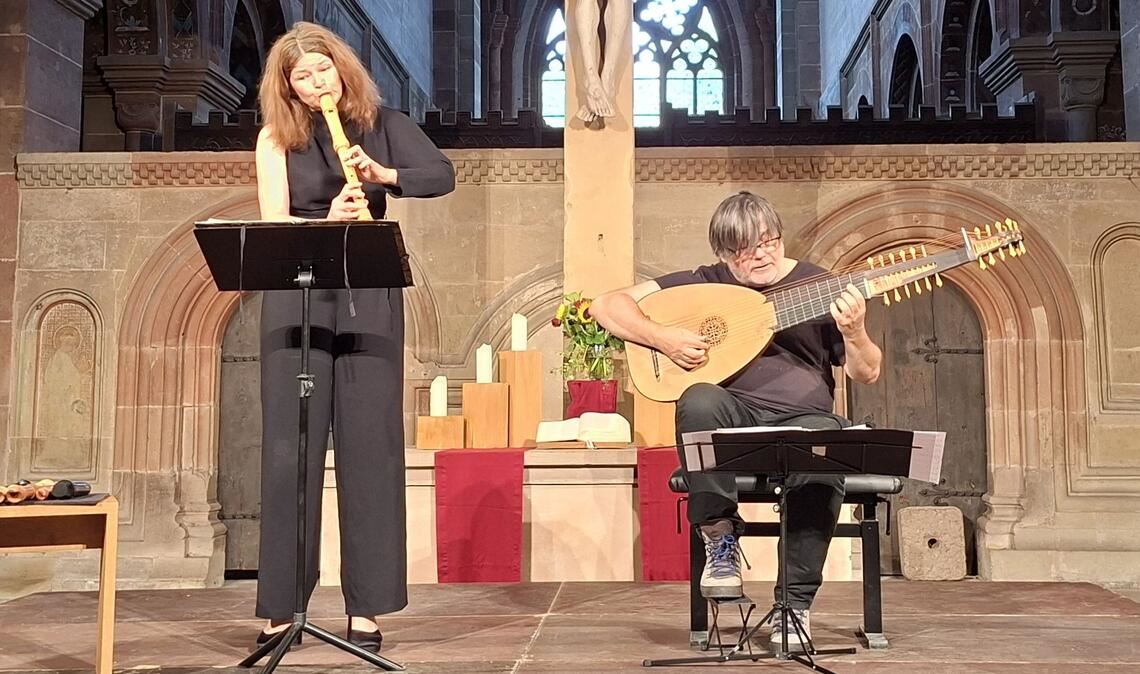 Mit Bach-Werken, gespielt von Dorothee Oberlinger und Edin Karamazov, schließt sich für den langjährigen Leiter der Klosterkonzerte, Sebastian Eberhardt, der Kreis. Fotos: Bastian